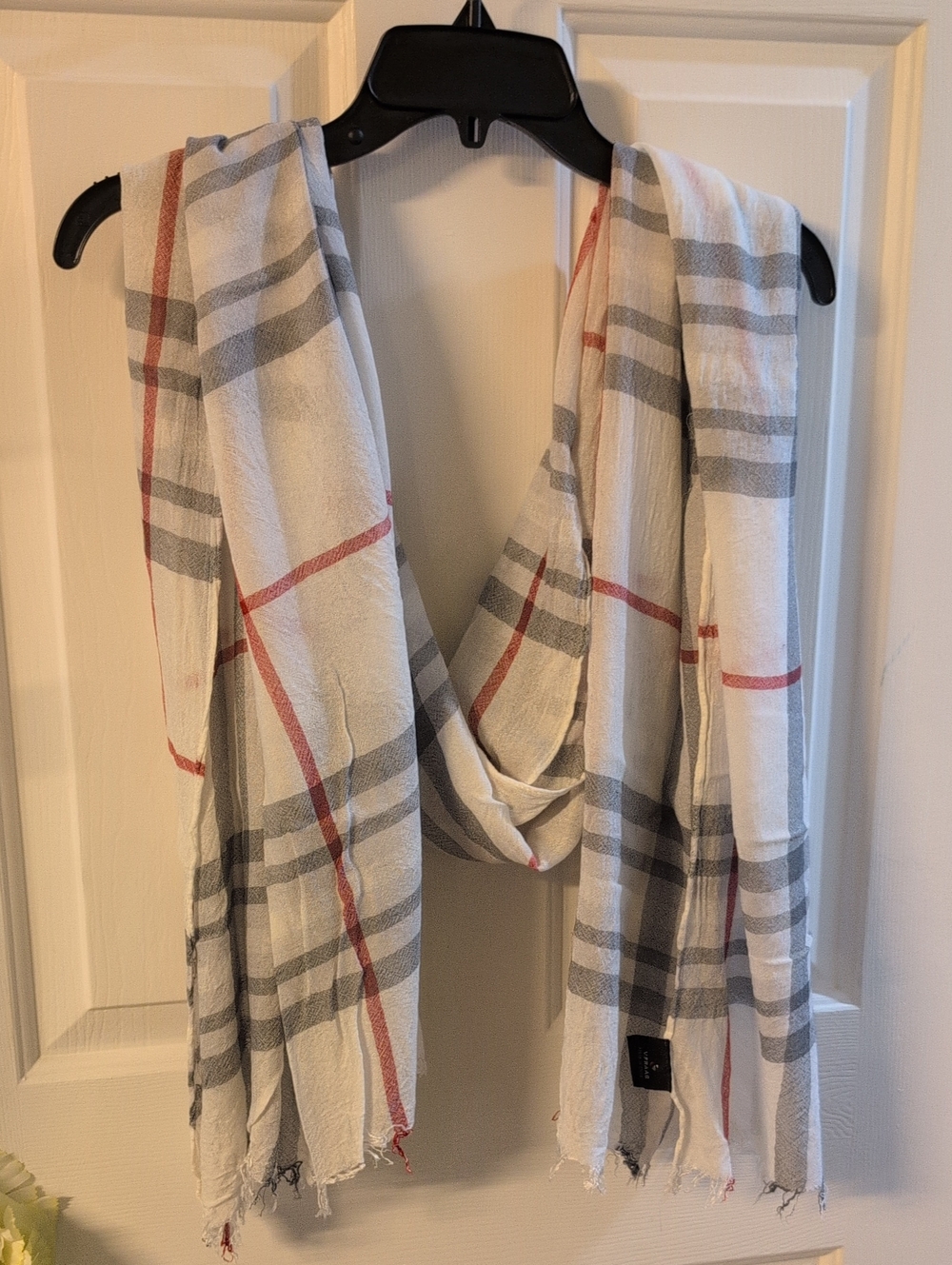 Light Patterned Scarf - Picture 4 of 5